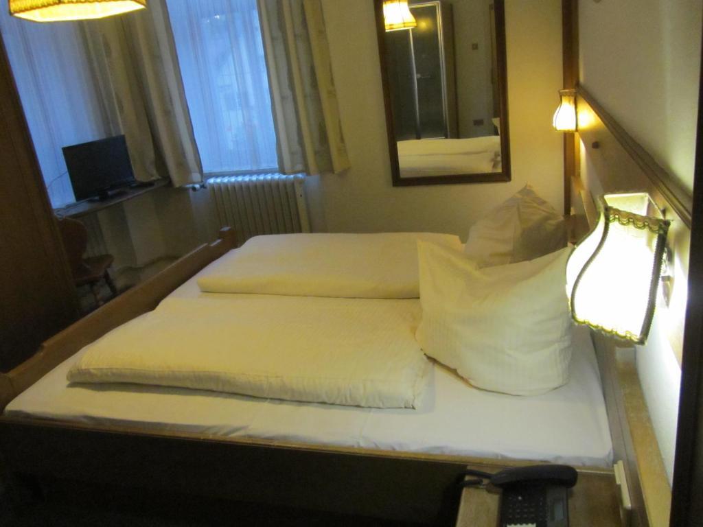 Zum Ochsen Hotel Stadtbergen Стая снимка